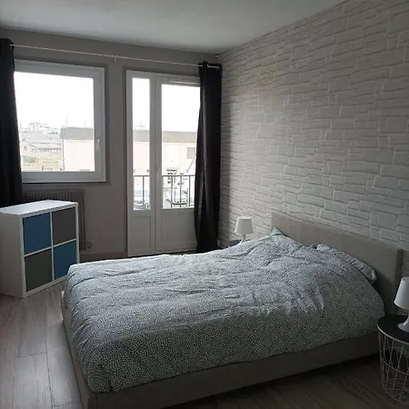 Joli Appartement Type 5 En Centre Ville Chateauroux Exterior photo